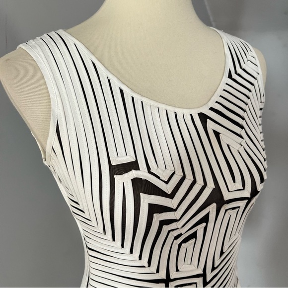 Vintage Tops - Vintage white and black 3D knit sleeveless top cotton eccentric blouse retro